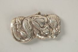 A SILVER DRAGON VESTA CASE. 7cms.