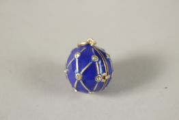 A SILVER AND BLUE ENAMEL BALL LOCKET. 2cms.