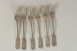 A SET OF SIX VICTORIAN FIDDLE PATTERN TABLE FORKS London 1839, maker: C. B., weight: 14ozs.