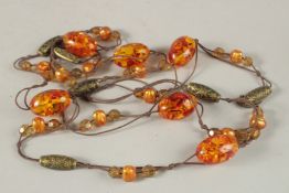AN AMBER NECKLACE WITH FIVE LARGE AMBER BEADS.