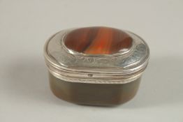 A RARE SCOTTISH PROVINCIAL AGATE AND SILVER SNUFF BOX. Alexander Cameron, Dundee.
