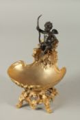 A GILT METAL AND BRONZE CHERUB SHELL BOWL on acanthus curving feet. 16cms high.