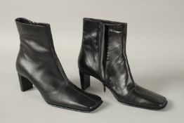 A PAIR OF NINE WEST BLACK LEATHER ANKLE BOOTS. Size 39.