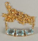 A 14CT GOLD THREE STONE AQUAMARINE NECKLACE.