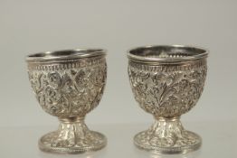 A FINE PAIR OF 19TH CENTURY INDIAN OOMERSI MAWGI STYLE SILVER EGG CUPS, 6cm high, weight 131g.