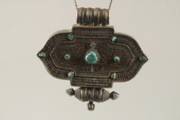 A 19TH CENTURY TIBETAN TURQUOISE STONE INLAID SILVER NECKLACE.