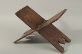 A 18TH-19TH CENTURY INDIAN OR ZANZABAR CARVED WOODEN QURAN BOOK STAND.