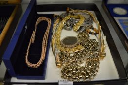 A quantity of bijouterie.