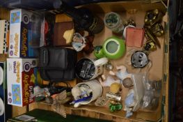 Miscellaneous items to include books, lamps etc.