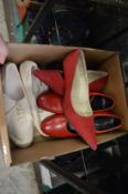 A quantity of ladies shoes, size 6.