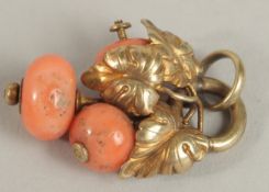 A GOLD CORAL PENDANT.