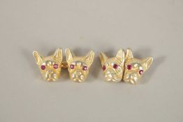 A PAIR OF SILVER GILT DOG'S HEAD CUFFLINKS.