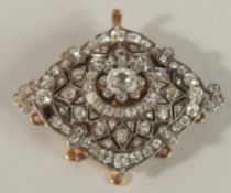 A GOOD 18CT GOLD DIAMOND CLUSTER CLASP. 4cms x 3cms.
