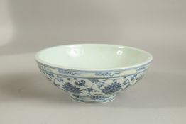 A CHINESE BLUE AND WHITE PORCELAIN BOWL. 21cms diameter.