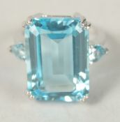 A SILVER LARGE BLUE TOPAZ RING. Ring size (M).