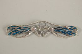 A SILVER AND ENAMEL DRAGONFLY BROOCH.