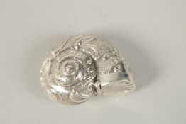 A SILVER PILL BOX. 4cms.
