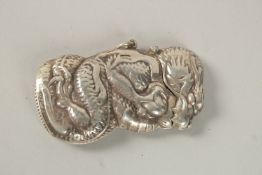 A SILVER DRAGON VESTA CASE. 7cms.