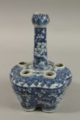 A FINE CHINESE BLUE AND WHITE PORCELAIN TULIP VASE, decorated with floral designs, the head of lotus