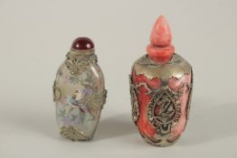A CHINESE METAL MOUNTED RED HARDSTONE SNUFF BOTTLE AND STOPPER, together with a fine reverse glass