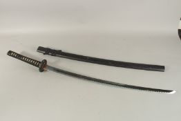 A 20TH CENTURY JAPANESE KATANA SWORD AND SHEATH, 104cm long.