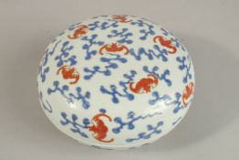 A CHINESE FAMILLE ROSE PORCELAIN BOX AND COVER, with stylised clouds and bats, six-character mark to