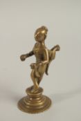 AN 18TH CENTURY SOUTH INDIAN BRONZE OIL LAMP STAND, of figural form depicting a lady with a bird