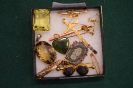 A collection of gold and other jewellery.