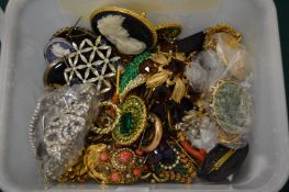 Decorative brooches and other items.