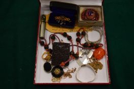 A good collection of jewellery.