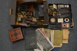 A quantity of miscellaneous collectables.