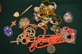 A box of bijouterie etc.