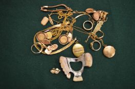 A collection of 9ct gold jewellery.