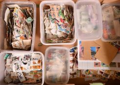 A LARGE QUANTITY OF VARIOUS LOOSE STAMPS.