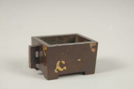 A SMALL CHINESE RECTANGULAR GOLD SPLASH CENSER. 5cms.