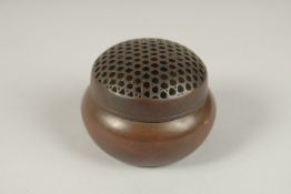 A CHINESE CIRCULAR BRONZE CENSER AND COVER. 7cms.