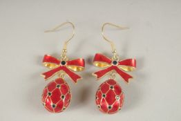 A PAIR OF RUSSIAN SILVER AND ENAMEL BOW EARRINGS.