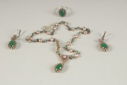 A SILVER AND GILT CHALCEDONY NECKLACE, RING AND EARRINGS.