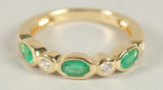 A HALLMARKED 18CT YELLOW GOLD, EMERALD AND DIAMOND HALF HOOP ETERNITY RING.