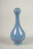 A ROBIN'S EGG STRAIGHT NECK VASE. 16cms high.