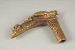 A BRONZE LEDA AND THE SWAN WALKING STICK TOP.