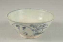 A CHINESE VUNG TAU CARGO BLUE AND WHITE PORCELAIN BOWL, 14cm diameter.
