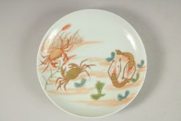 A CHINESE PORCELAIN DISH, painted with crabs and gilt highlights, 12.5cm diameter.