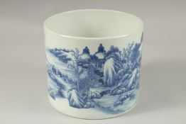 A LARGE CHINESE BLUE AND WHITE PORCELAIN CYLINDRICAL BRUSH POT, painted with a continuous