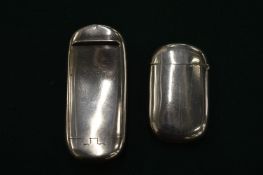 A plain silver snuff box and similar vesta case.