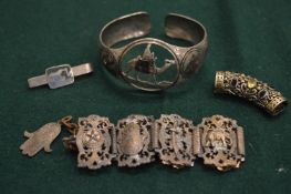 Four pieces of silver jewellery.