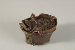 A GOOD BRONZE CENSER AND COVER with frog and calligraphy, 7cms.