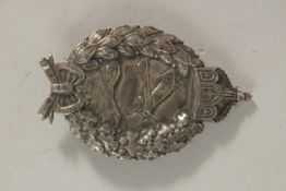 A GERMAN WWI PILOT'S BADGE.