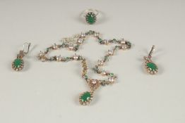 A SILVER AND GILT CHALCEDONY NECKLACE, RING AND EARRINGS.
