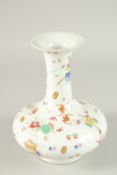 A CHINESE POLYCHROME PORCELAIN VASE. 21cms high.
